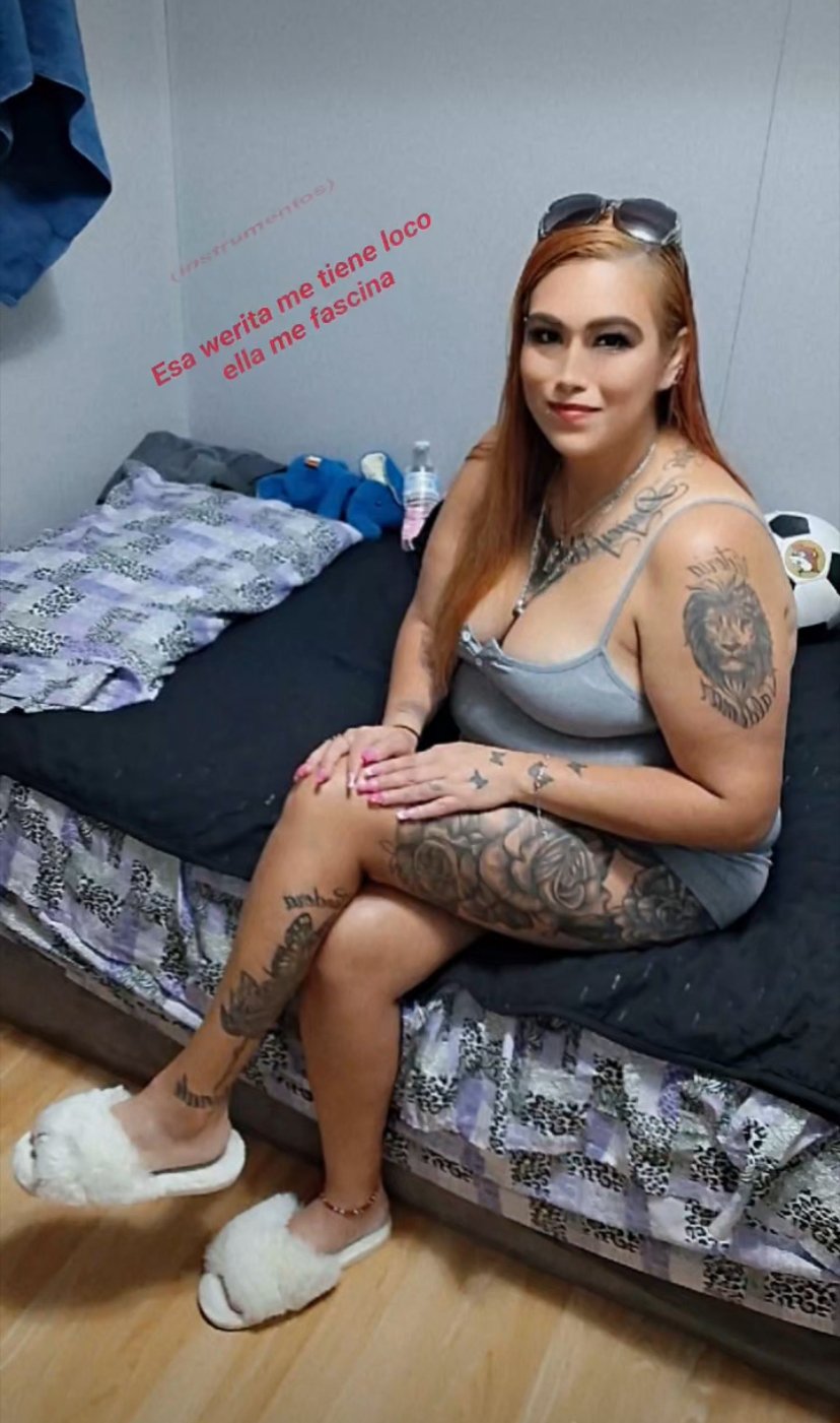 Latina milf rubs her pussy on video chat Caliente Madura quemada por video chat #kFwbruJN